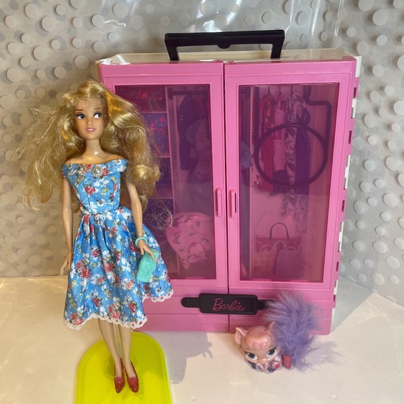Barbie Fashionistas 👗Ultimate Closet with Princess Aurora & Dreamy - Picture 1 of 10
